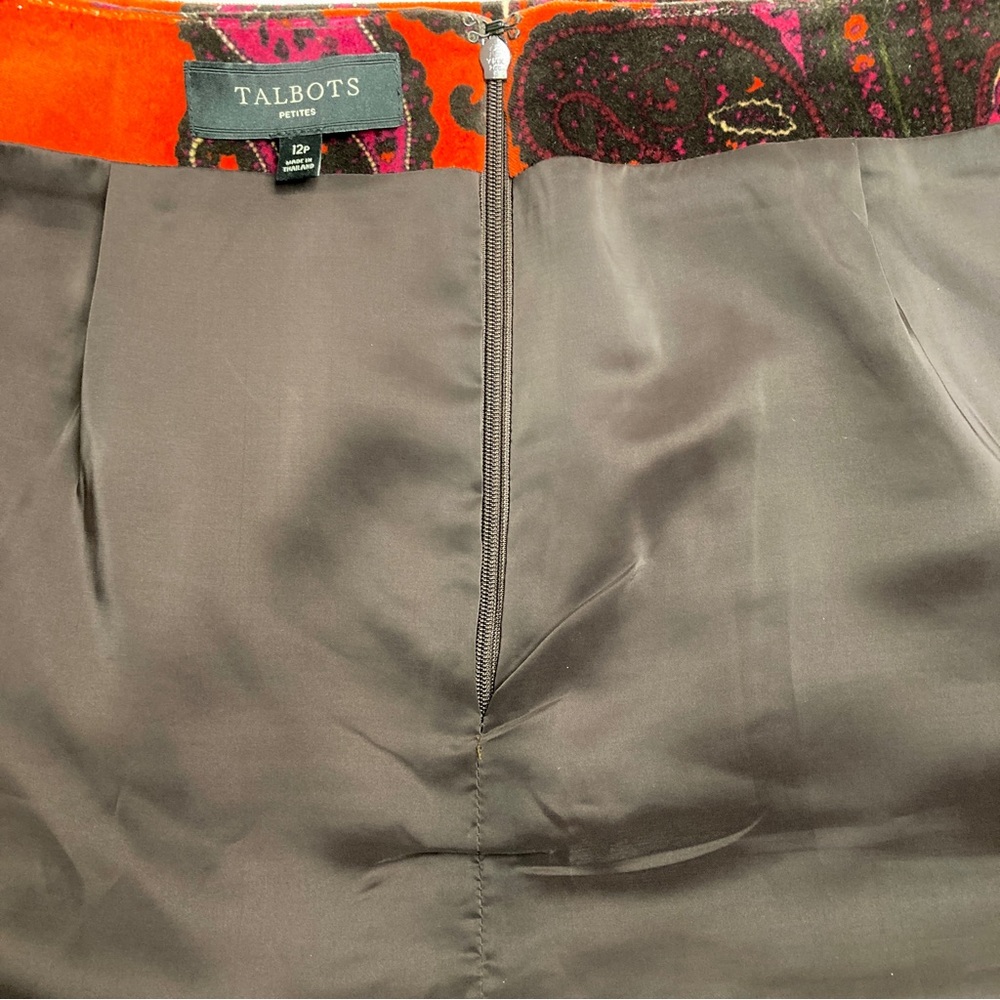 Talbots Velvet Red & Black Paisley Pencil Skirt - Size 12P - Picture 10 of 11